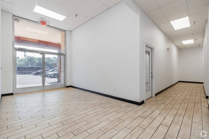 More Photos Of 4244-4944 Poplar Level Rd, Louisville Unknown For Lease