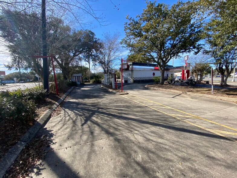 More Photos Of 4200 Barrancas Ave, Pensacola Freestanding For Lease