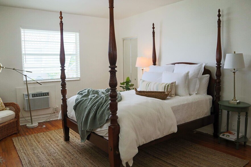 More Photos Of 172 N County Rd, Palm Beach Apartments For Sale