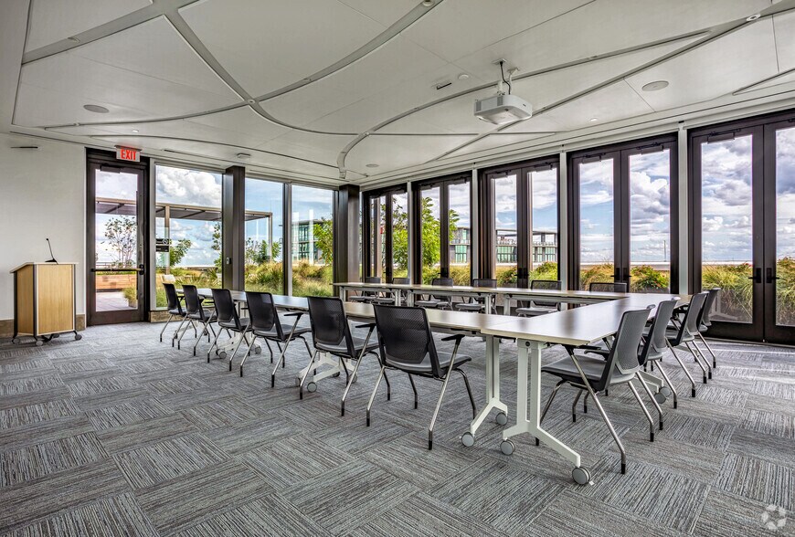 More Photos Of 1001 Water St, Tampa Office For Lease