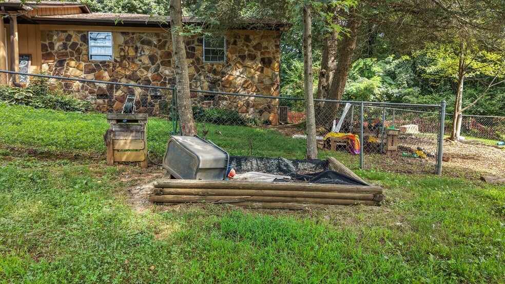 More Photos Of 11749 Snyder Rd, Knoxville Daycare Center For Sale