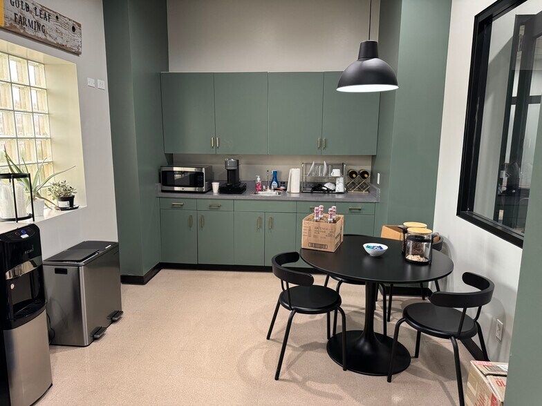 More Photos Of 1012 11th St, Modesto Office For Lease