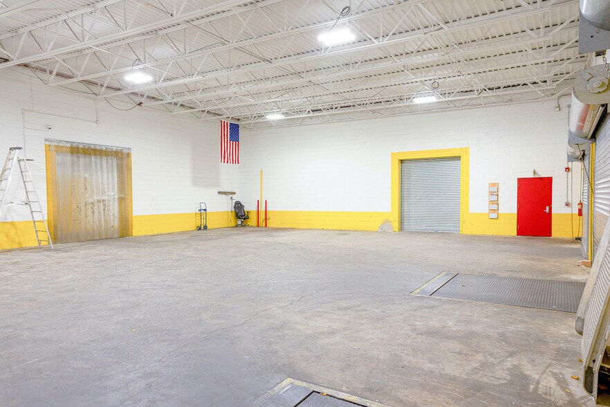More Photos Of 171 Heller Pl, Bellmawr Warehouse For Lease
