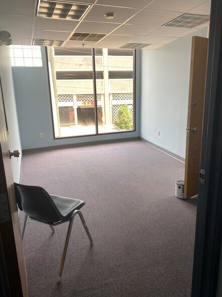 More Photos Of 566 Nye Ave, Irvington Medical For Sale