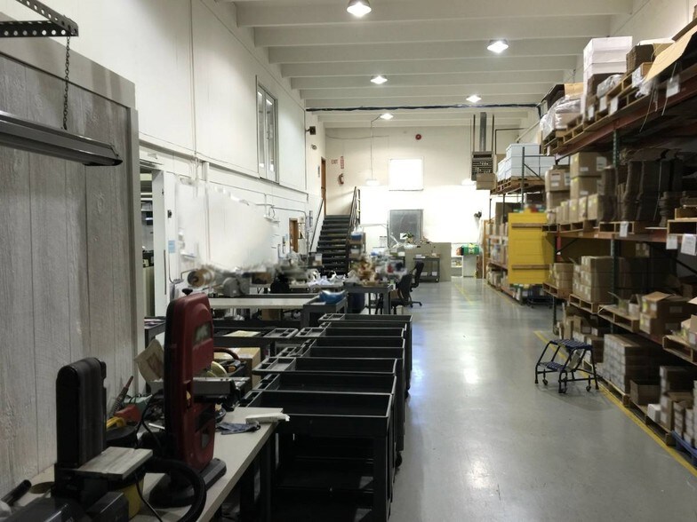 More Photos Of 385-387 Industrial Dr, Mount Juliet Warehouse For Lease