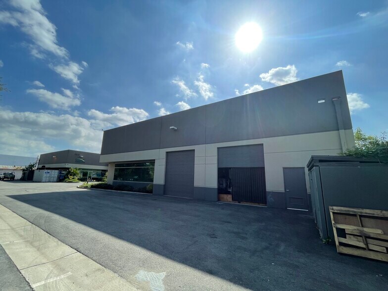 More Photos Of 12995 Los Nietos Rd, Santa Fe Springs Manufacturing For Sale