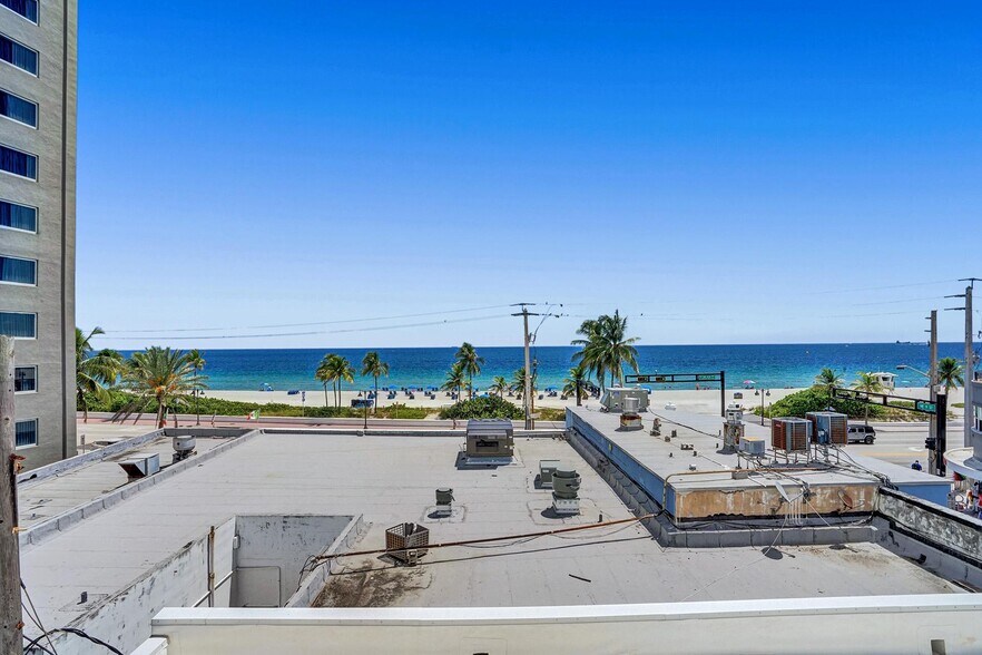More Photos Of 900 Sunrise Ln, Fort Lauderdale Bar For Lease