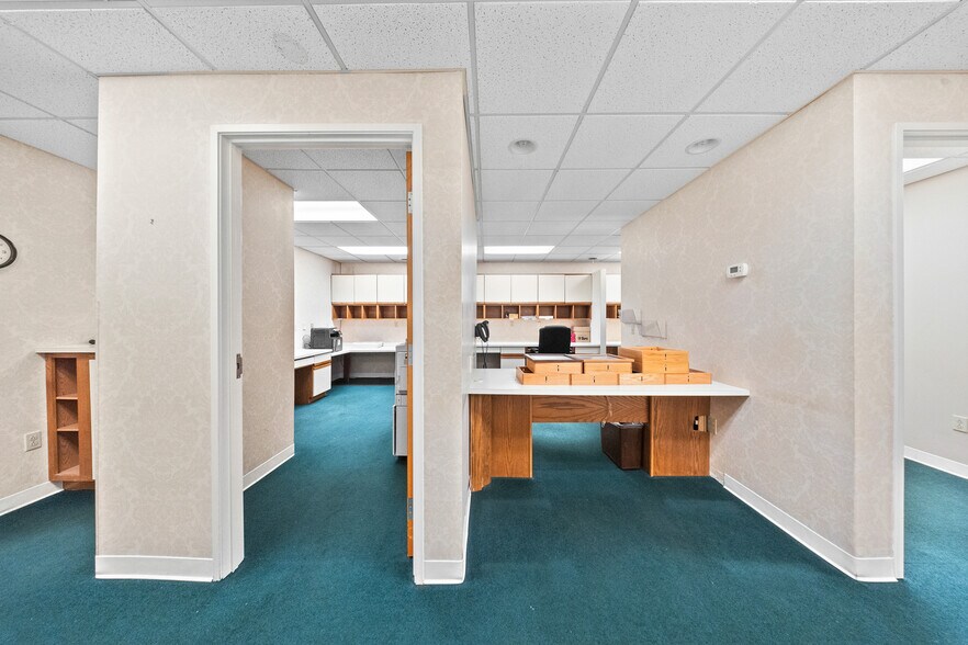 More Photos Of 1901 Winchester Ave, Ashland Office For Sale