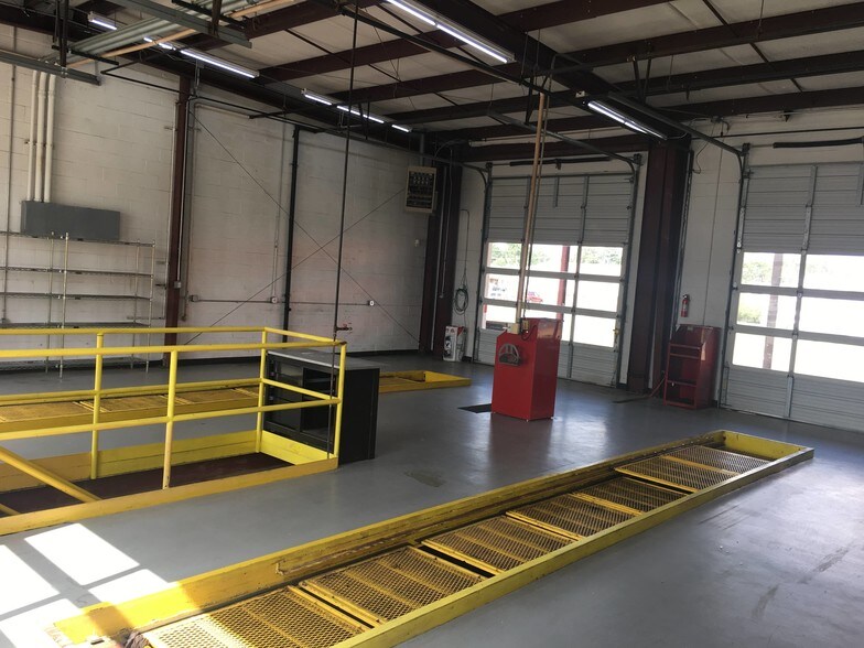 More Photos Of 914 W Main St, Cabot Auto Repair For Lease