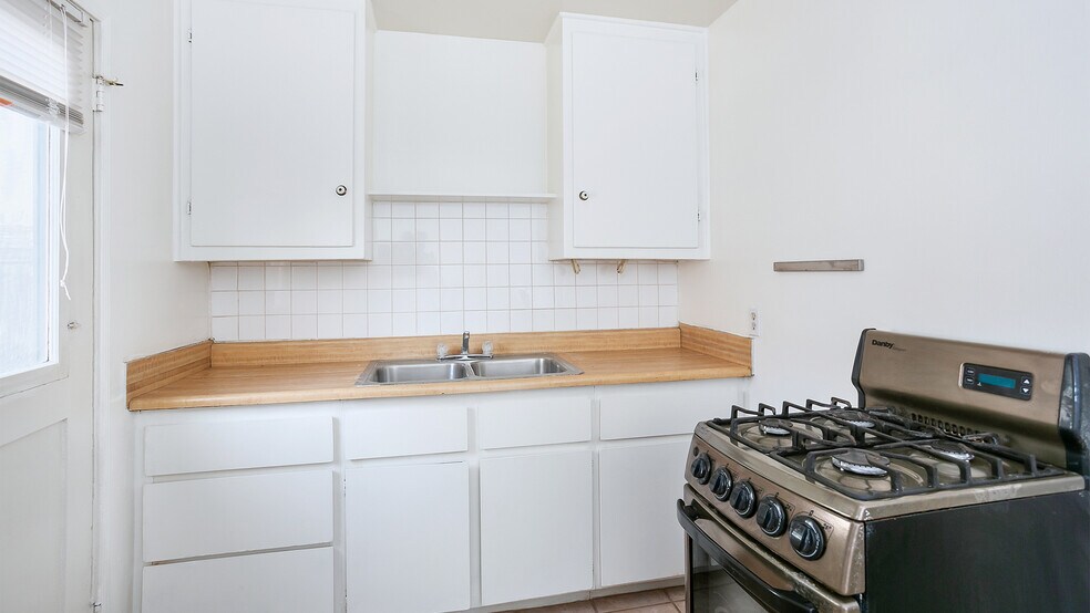 More Photos Of 202 N Florence St, Burbank Multifamily For Sale