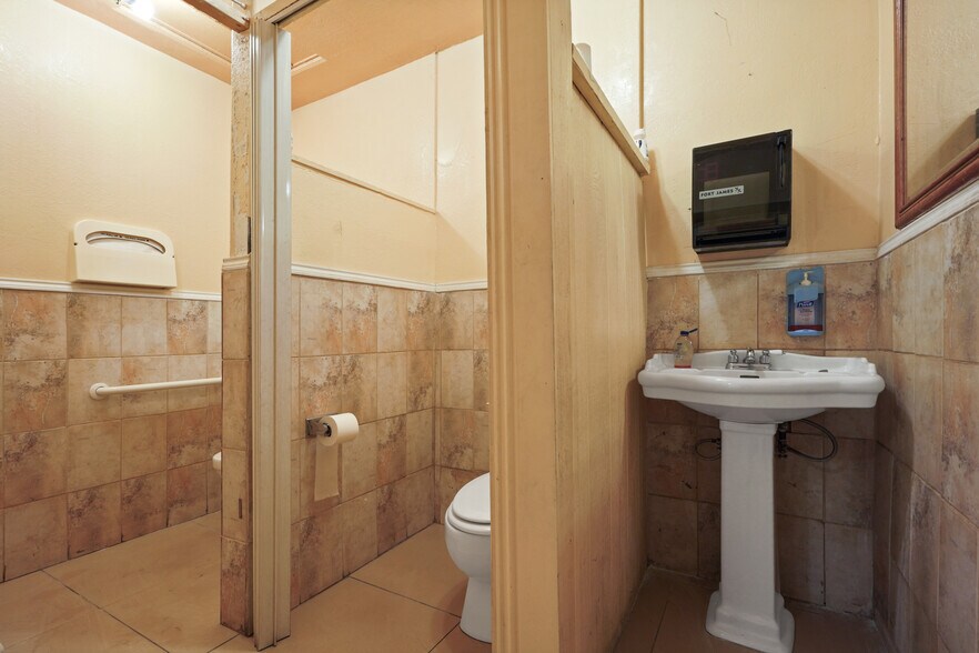 More Photos Of 1108 E 84th Pl, Los Angeles Religious Facility For Sale