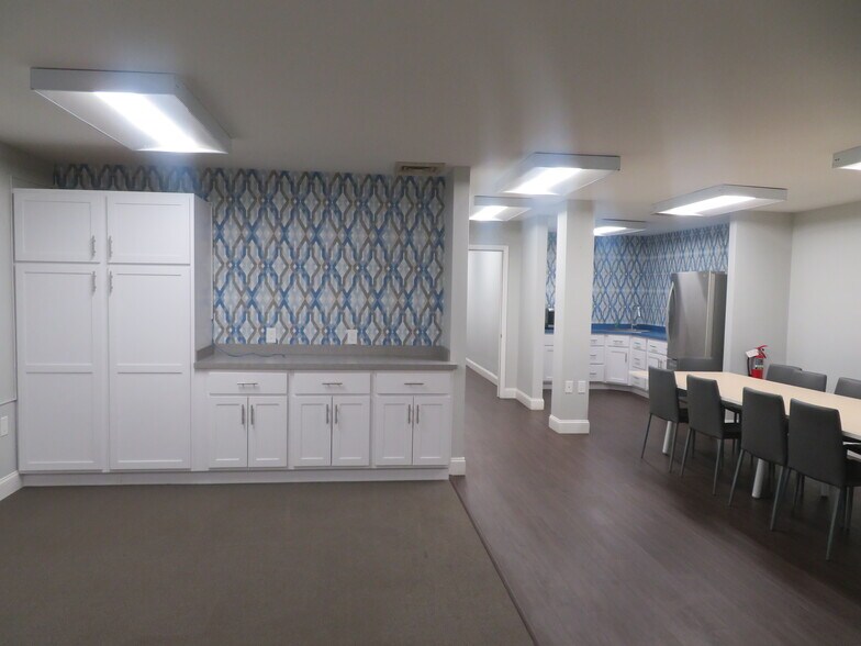 More Photos Of 12051-12083 Tech Rd, Silver Spring Light Manufacturing For Lease