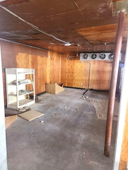 More Photos Of 1009 N Bowen Rd, Arlington Storefront For Sale