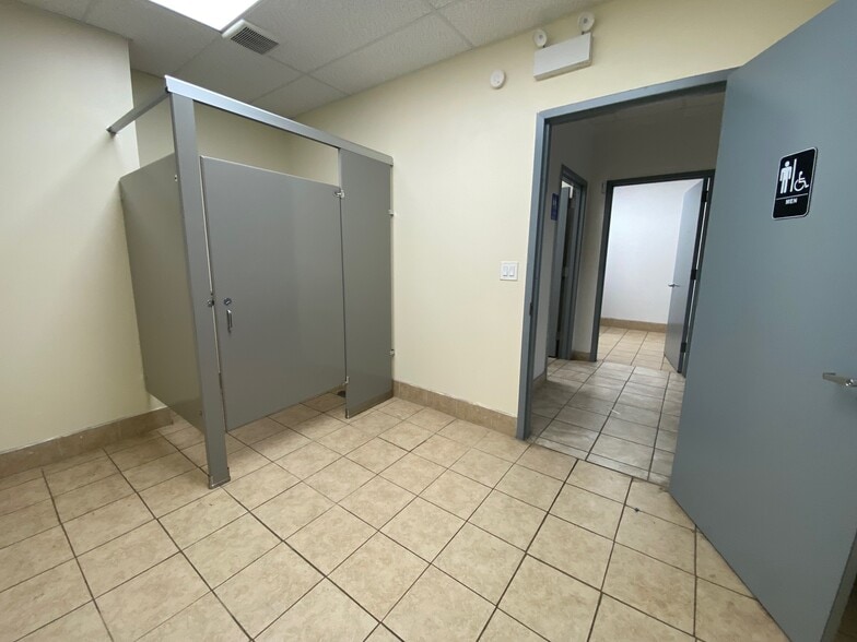 More Photos Of 5140 S Ashland Ave, Chicago Office For Sale