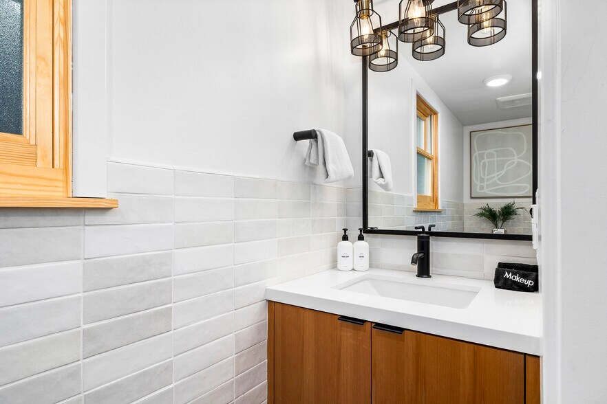 More Photos Of 208-210 Capitola Ave, Capitola Storefront Retail Residential For Sale