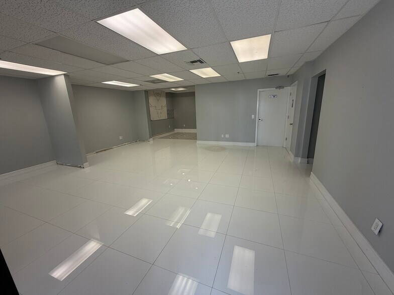 More Photos Of 6401 E Rogers Cir, Boca Raton Light Distribution For Lease