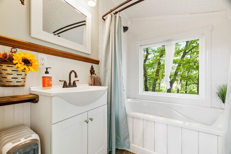 More Photos Of 22468 State Highway 112, Cassville Specialty For Sale