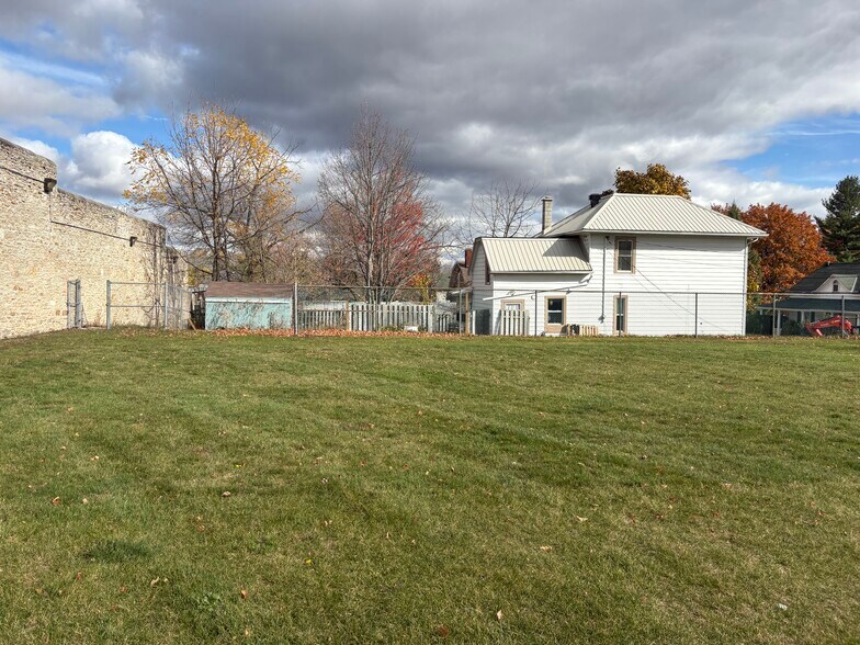 More Photos Of 62 Beckwith Rue E, Perth Flex For Sale