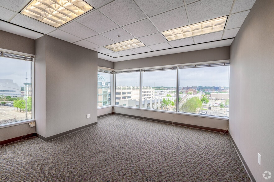 More Photos Of 1 W 3rd St, Tulsa Unknown For Lease