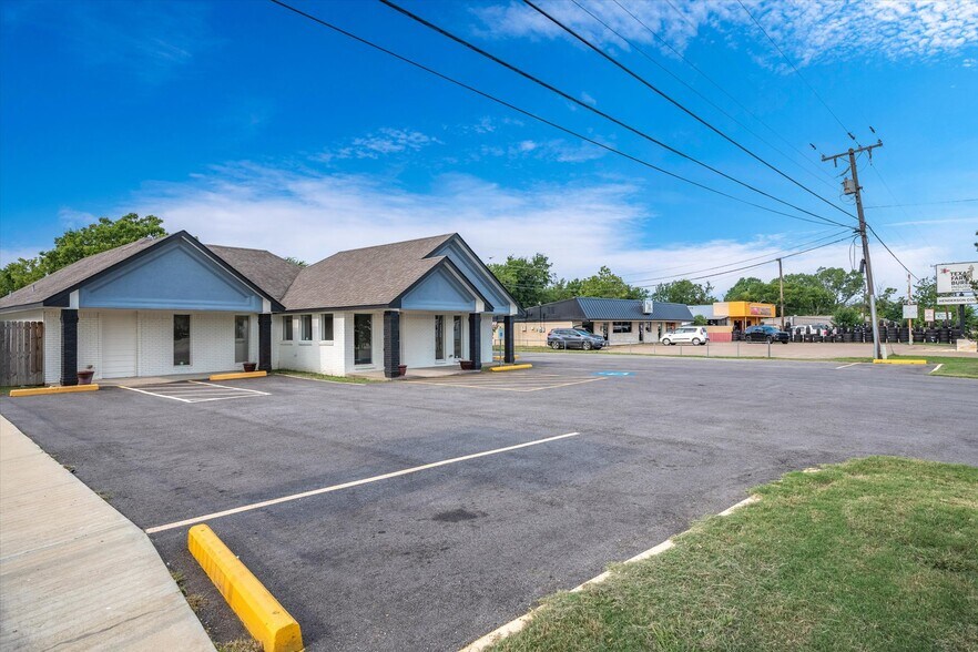 More Photos Of 2415 W Main St, Gun Barrel City Medical For Lease