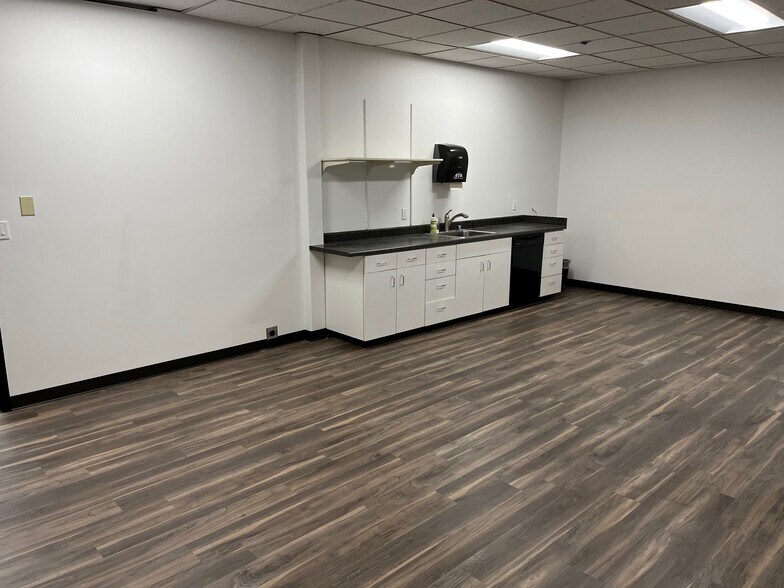 More Photos Of 1100 SW 27th St, Renton Manufacturing For Lease