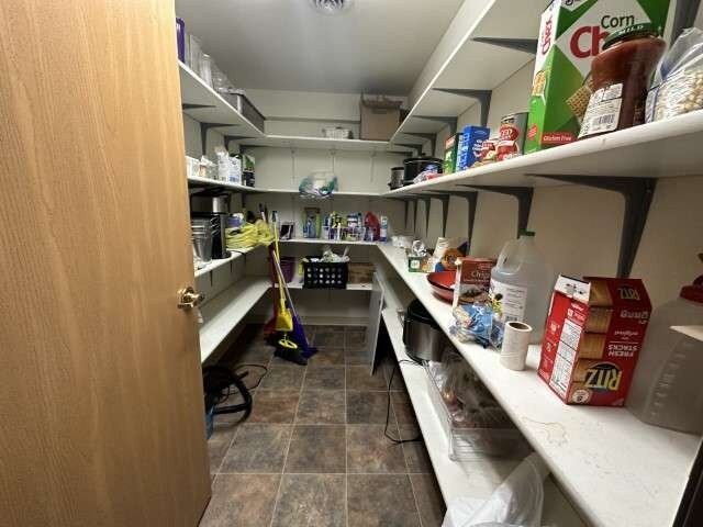 More Photos Of 406 W Vinton St, Spencer Hotel For Sale