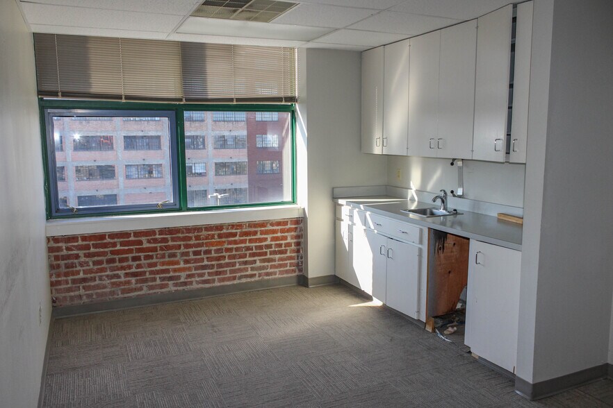 More Photos Of 201 E Markham St, Little Rock Office For Lease