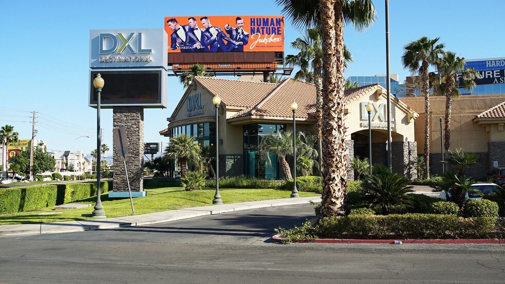 More Photos Of 4211 Paradise Rd, Las Vegas Freestanding For Lease