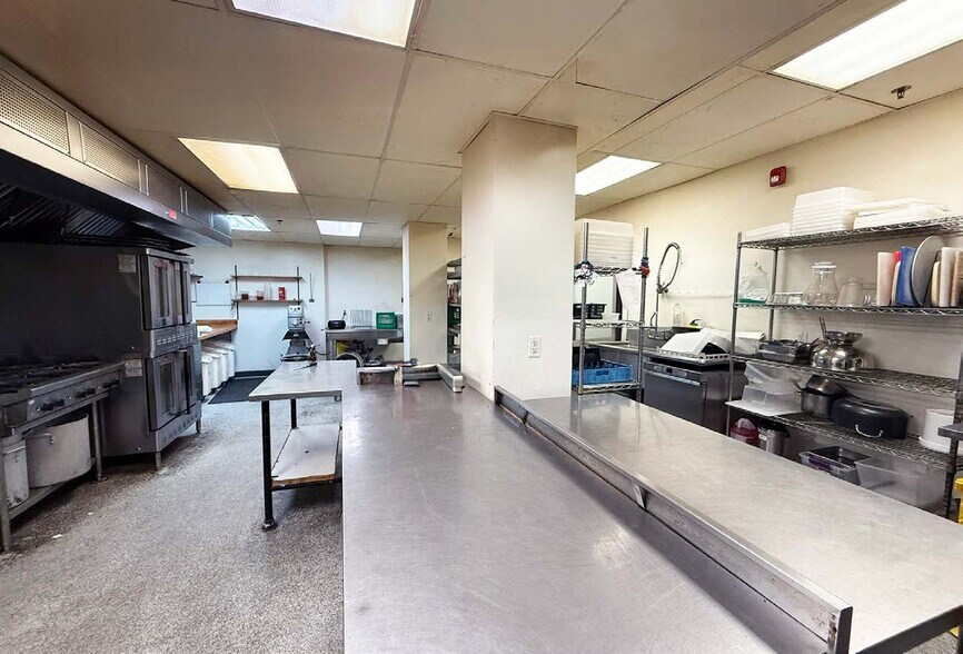 More Photos Of 2053 Gottingen St, Halifax Storefront For Sale