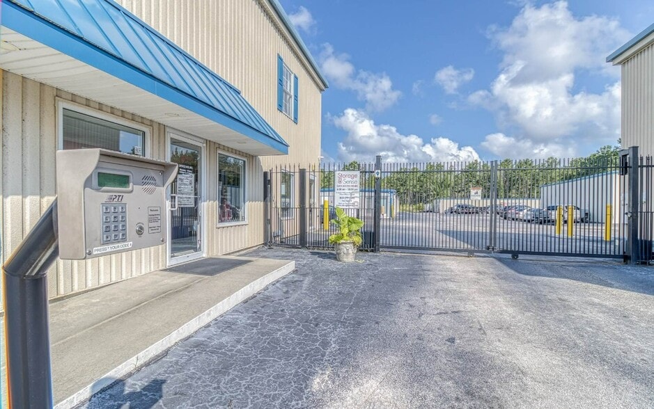 More Photos Of 3715 Argent Blvd, Ridgeland Self Storage For Lease