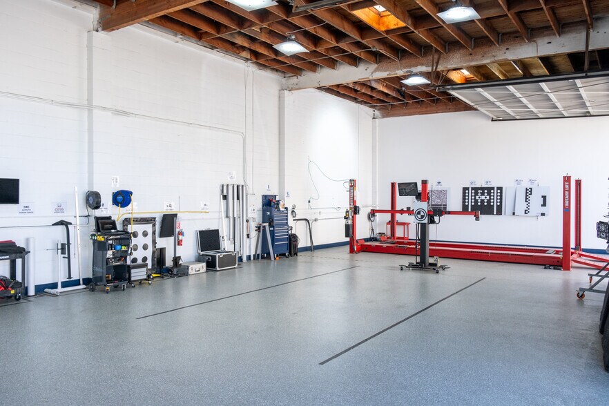 More Photos Of 986 W 17th St, Costa Mesa Service For Lease