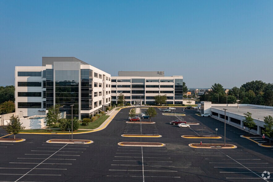 More Photos Of 4800 Westfields Blvd, Chantilly Office For Lease