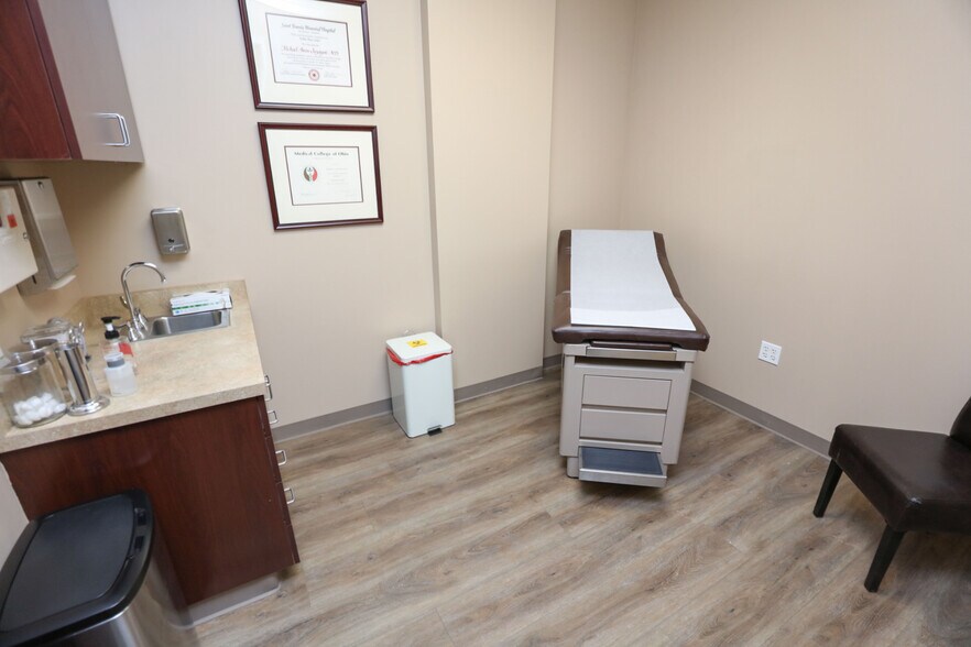 More Photos Of 2010 E 1st St, Santa Ana Medical For Lease