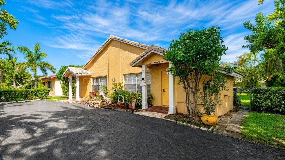 Primary Photo Of 11281 NW 39th St, Coral Springs Multifamily For Sale
