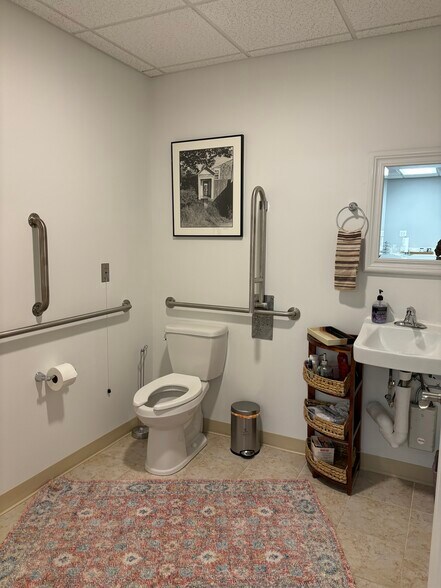 More Photos Of 377 Main St, Niantic Apartments For Lease