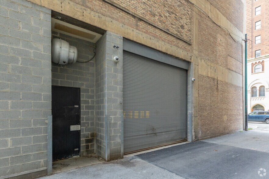 More Photos Of 679 N Michigan Ave, Chicago Storefront For Lease