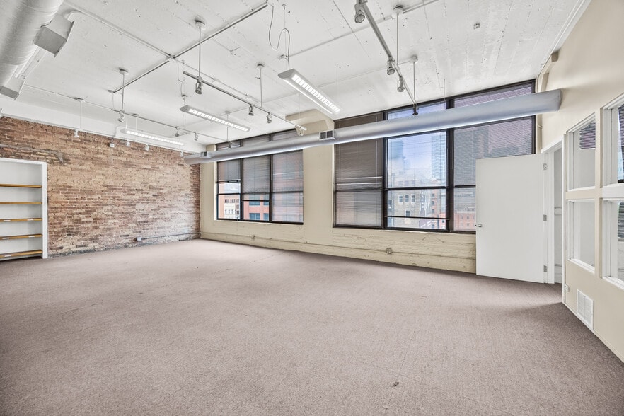 More Photos Of 222 W Ontario St, Chicago Loft Creative Space For Lease