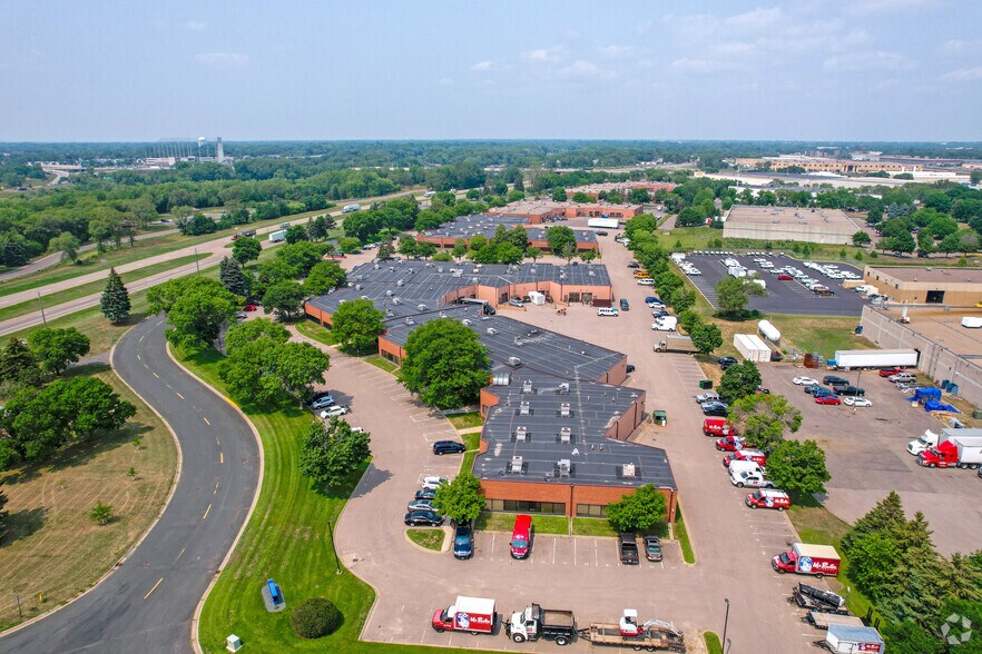More Photos Of 5301 E River Rd, Fridley Flex For Lease