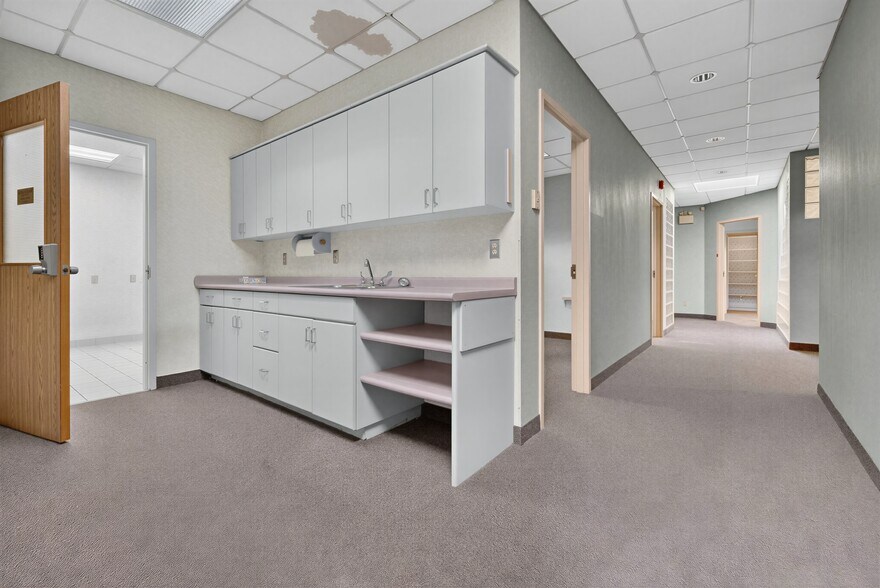 More Photos Of 3405 Rhodes Dr, Windsor Medical For Lease