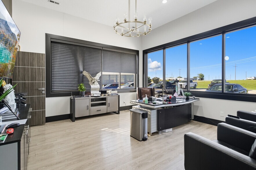 More Photos Of 19518 Whitfield Rd, Sedalia Light Manufacturing For Sale