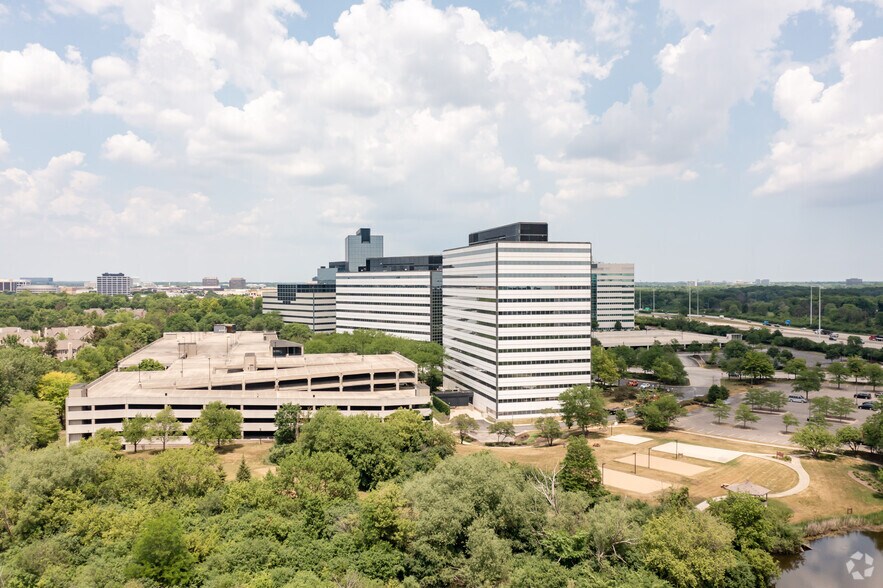 More Photos Of 150 N Martingale Rd, Schaumburg Unknown For Lease