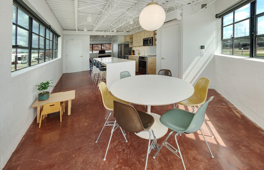 More Photos Of 121 St Emanuel St, Houston Flex For Sale