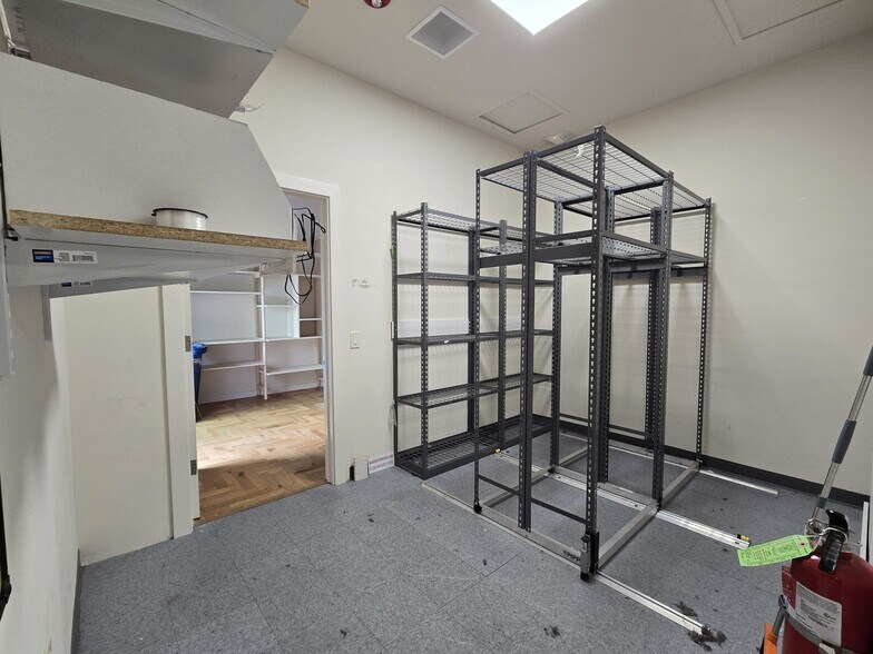 More Photos Of 666 Bridgeway, Sausalito General Retail For Sale