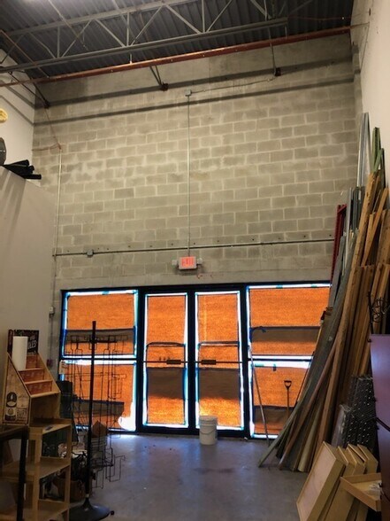 More Photos Of 10530 Portal Crossing, Bradenton Light Manufacturing For Lease