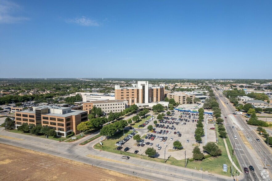 More Photos Of 3450 W Wheatland Rd, Dallas Hospital For Lease