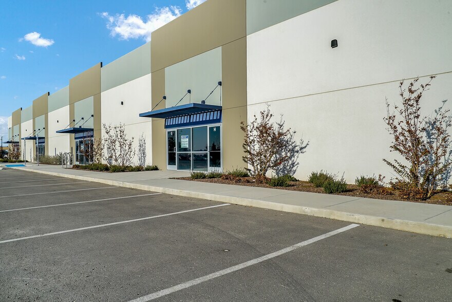 More Photos Of 1000 Diesel Dr, El Paso Light Distribution For Lease
