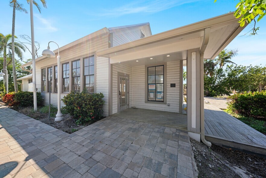 More Photos Of 520 Tarpon Bay Rd, Sanibel General Retail For Sale