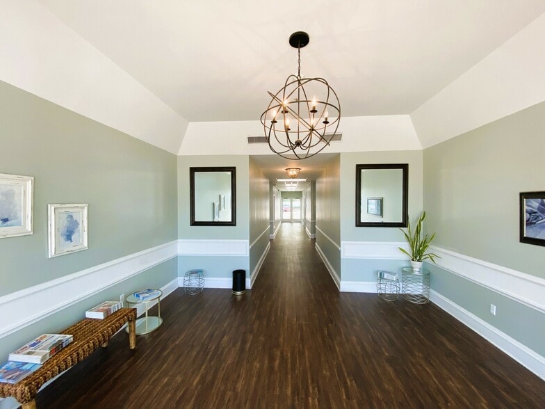 More Photos Of 1219 S East Ave, Sarasota Medical For Sale