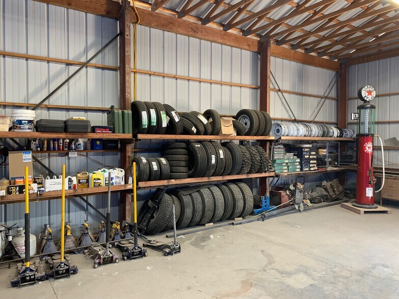 More Photos Of 1453 UT-24, Hanksville Auto Repair For Sale