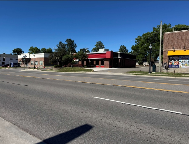 Primary Photo Of 388 S Broadway St, Lake Orion Fast Food For Sale